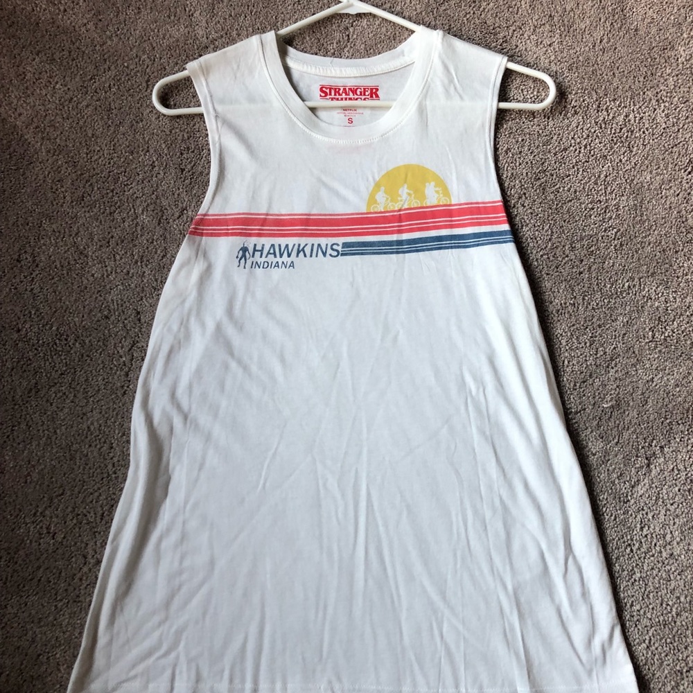 A stranger things tank top❤️💙